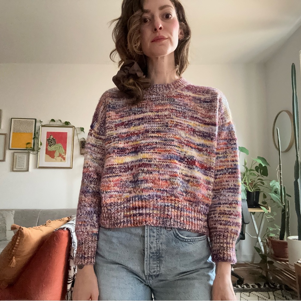 Super soft multi-colored sweater, slightly cropped boxy fit